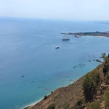 Antal فندق مبيت وإفطار تاورمينا